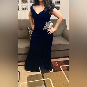 Long evening elegant dress. Off the shoulders straps. Suede material. Petite